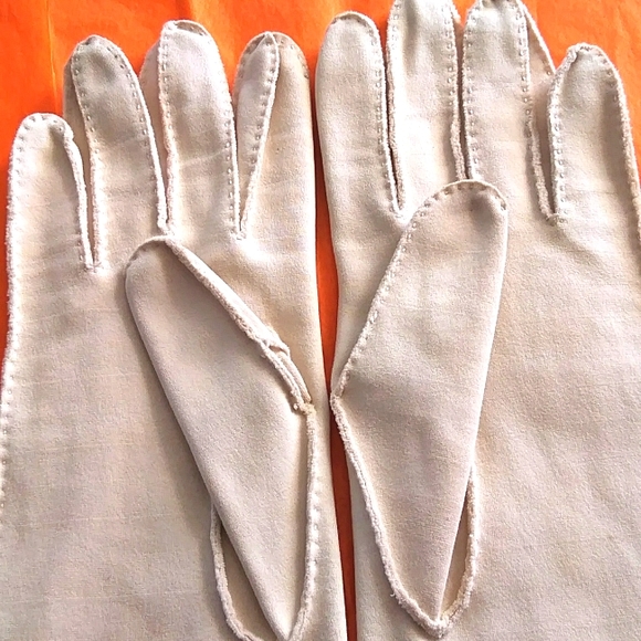 BEAUTIFUL VINTAGE IVORY/CREAM RIBBED COTTON GLOVES 1950's, S-7 - Picture 6 of 7